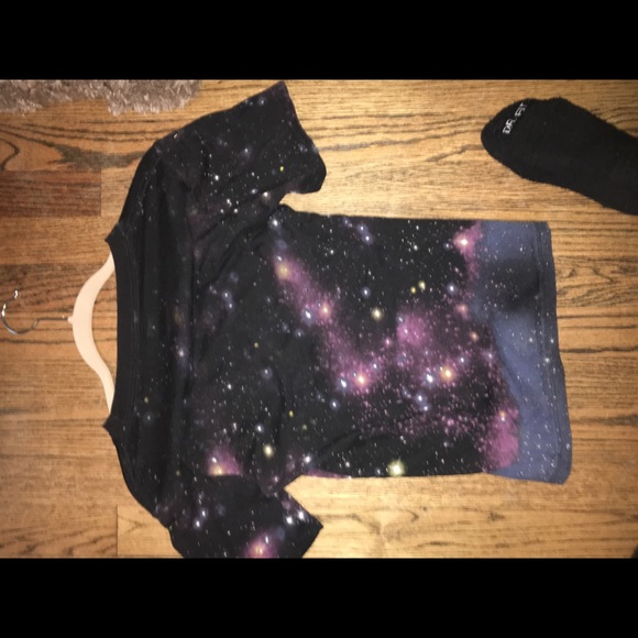 A shirt - Picture 2 of 3